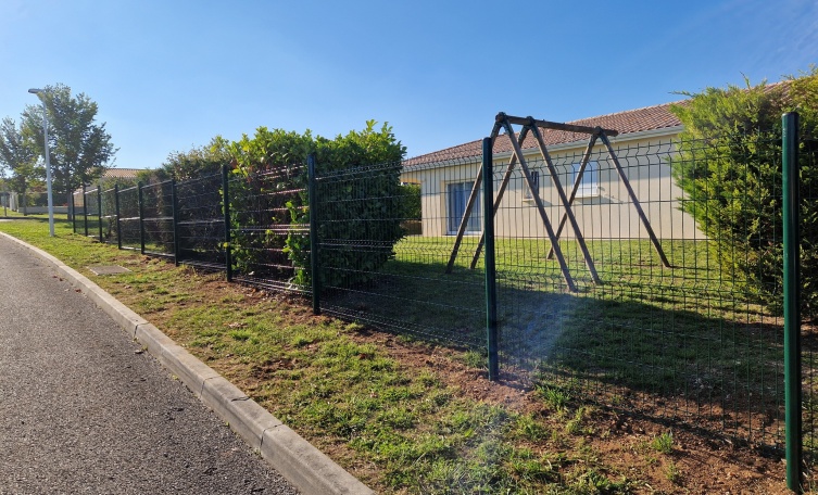 3D Curved Fence - Contemporary Design for Residential