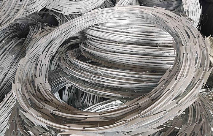 Razor Barbed Wire Features