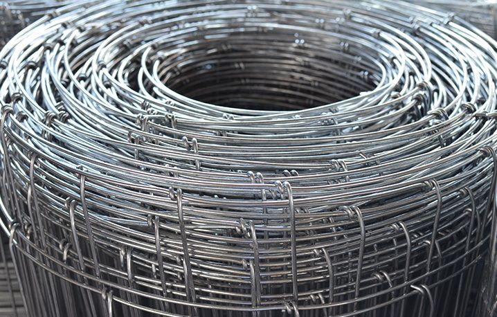 Field fence features