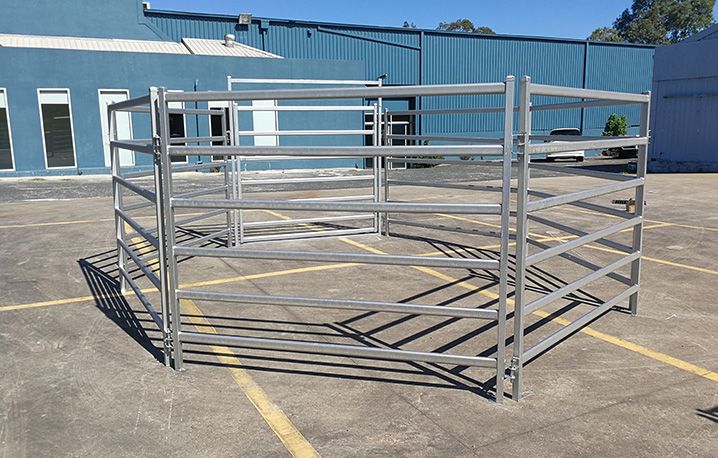 Cattle fence feature