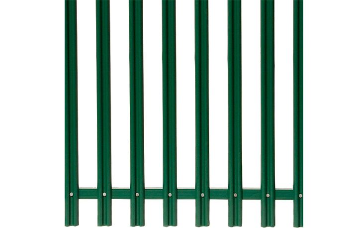 Palisade fence feature