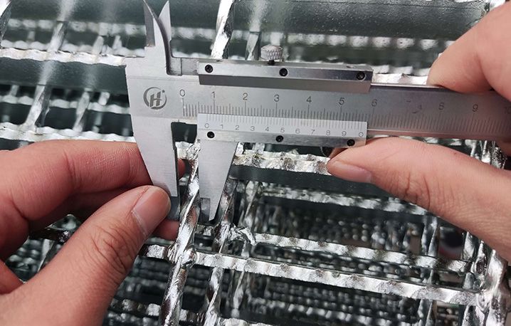 Steel grating features