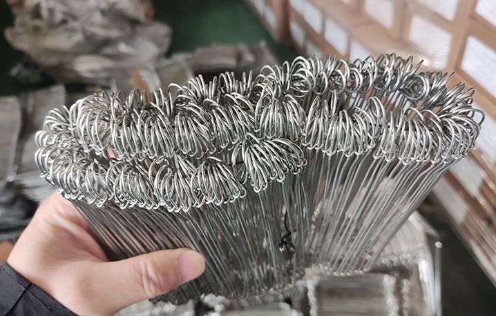 Loop Tie Wire Features