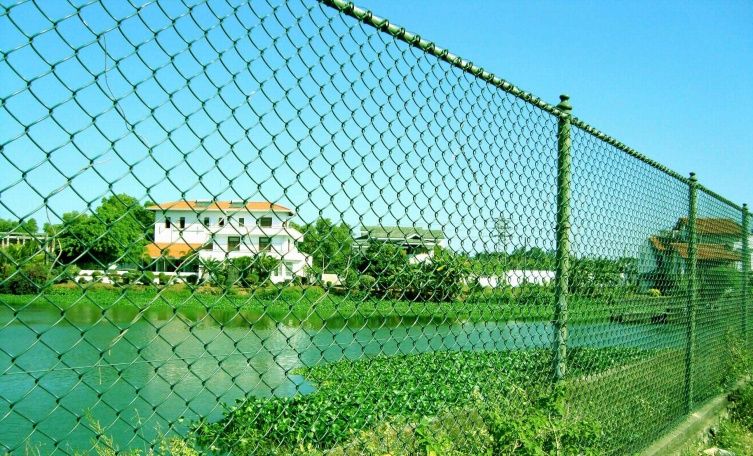 Chain Link Fence Manufacturer | OEM Galvanized Wire Mesh Fencing
