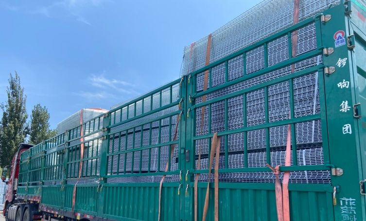 Welded Wire Mesh Manufacturer – Galvanized PVC Coated & Stainless Steel | Mclassic Metal
